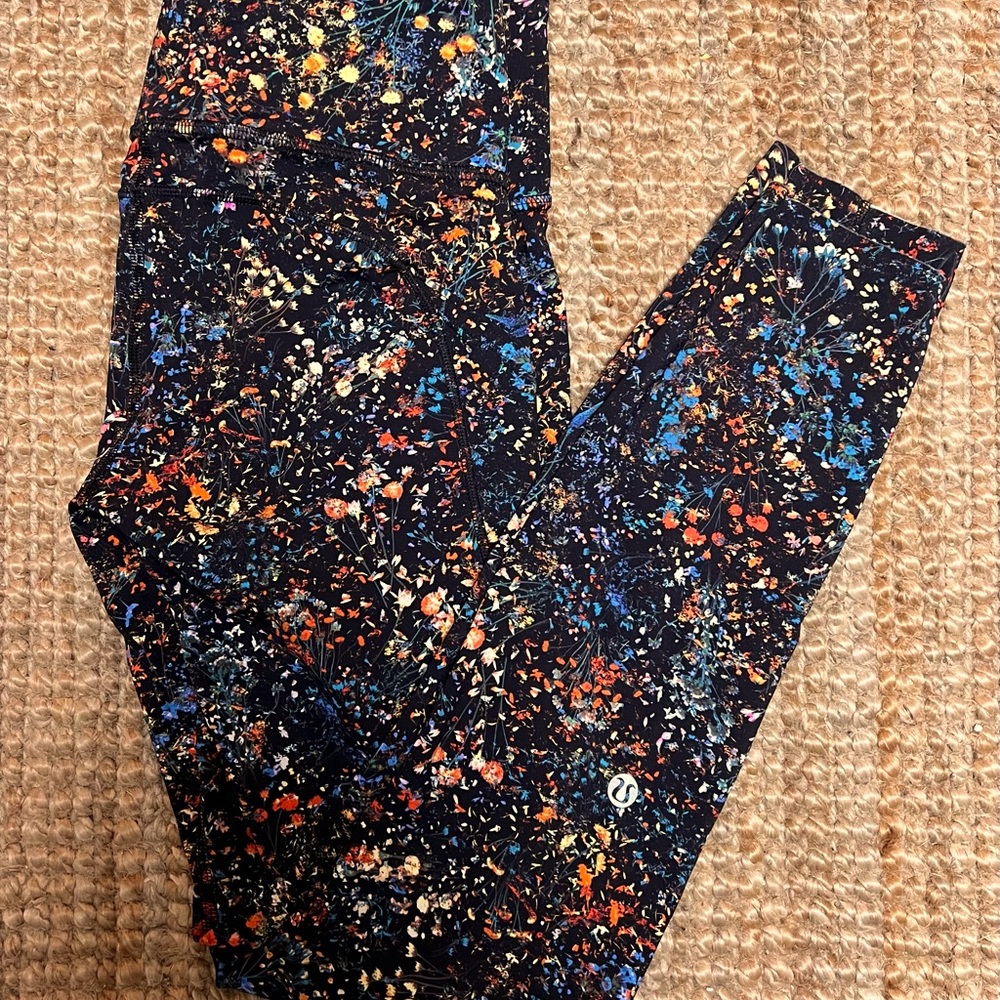 Lululemon Fast & Free 7/8 Tight II *Nulux 25"
Flowerescent Multi